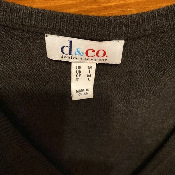 Denim & Co super soft v neck sweater. Medium. 29” long, 23” chest. - Picture 2 of 5